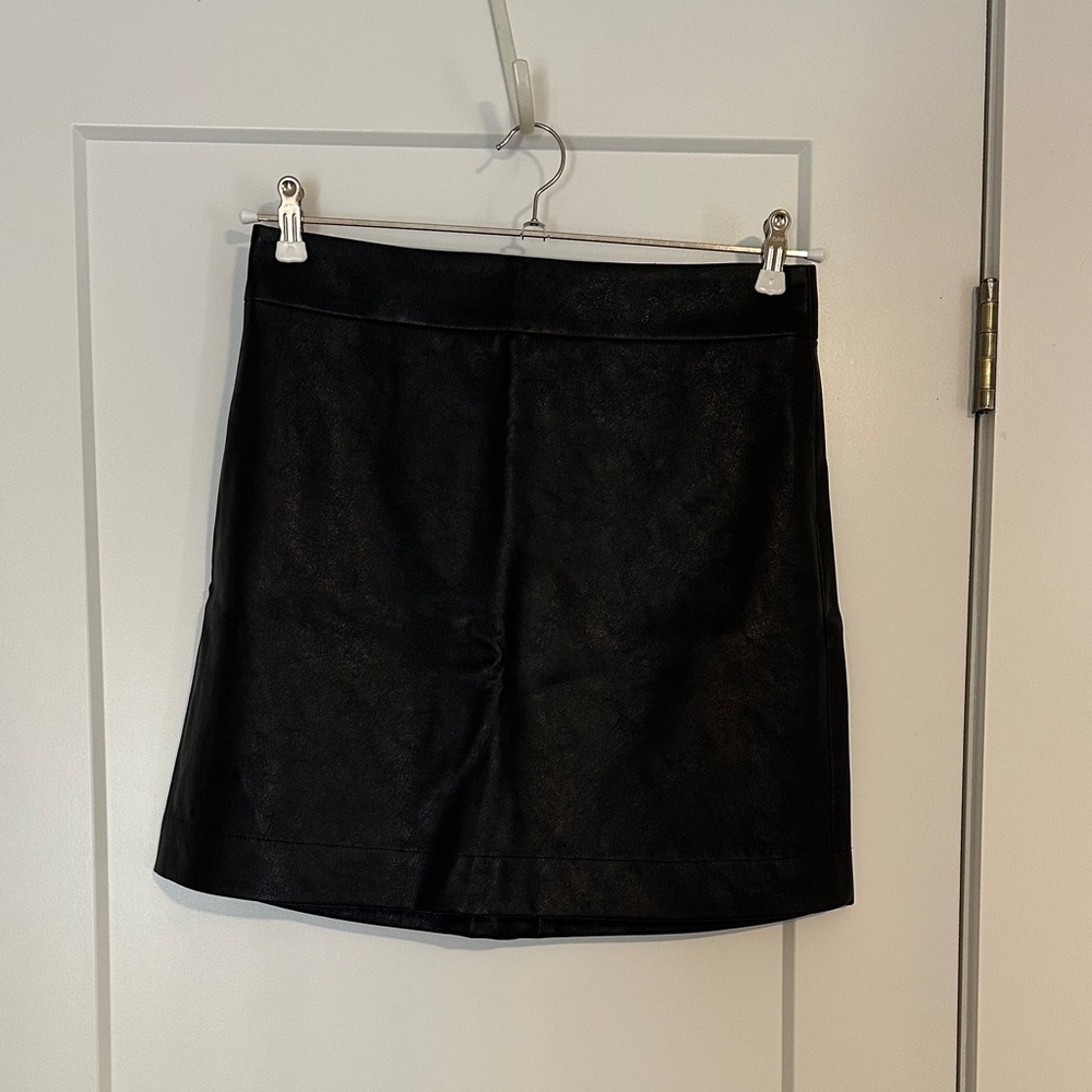 Elegant Black Faux Leather Women's Skirt